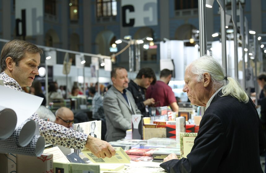 Около 400 изданий представили на Международной книжной ярмарке в Гостином Дворе 27 фото