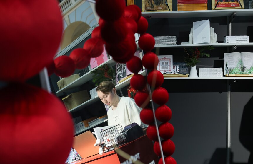 Около 400 изданий представили на Международной книжной ярмарке в Гостином Дворе 18 фото