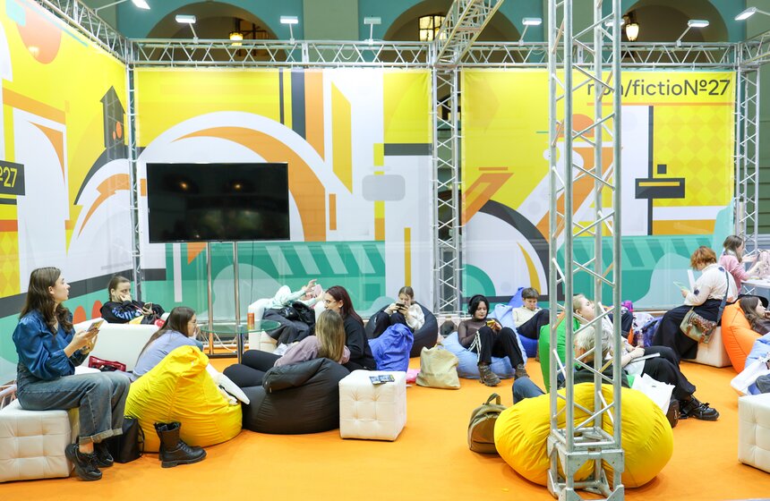 Около 400 изданий представили на Международной книжной ярмарке в Гостином Дворе 38 фото