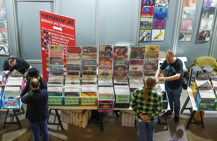 Около 400 изданий представили на Международной книжной ярмарке в Гостином Дворе 25 фото