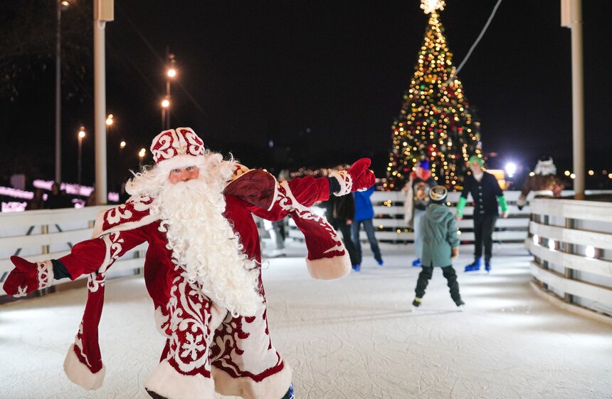 Один из самых длинных линейных катков в России открылся в "Коломенском" 15 фото