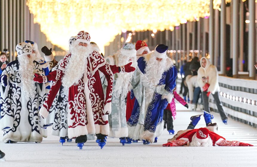 Один из самых длинных линейных катков в России открылся в "Коломенском" 26 фото