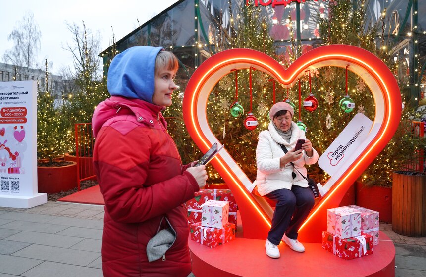 Благотворительный фестиваль "Город неравнодушных" состоялся на Болотной площади 25 фото
