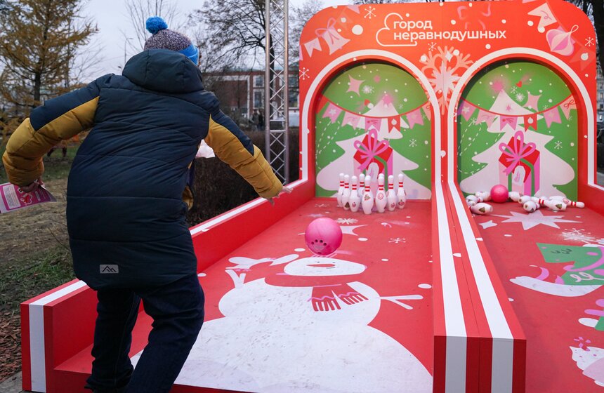 Благотворительный фестиваль "Город неравнодушных" состоялся на Болотной площади 27 фото