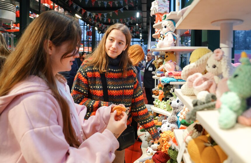 Благотворительный фестиваль "Город неравнодушных" состоялся на Болотной площади 21 фото