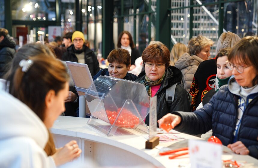 Благотворительный фестиваль "Город неравнодушных" состоялся на Болотной площади 11 фото