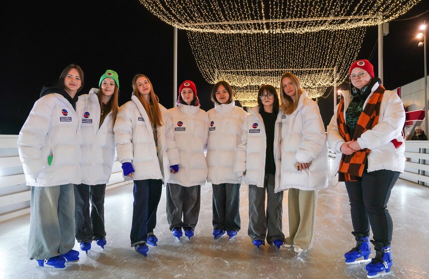 Один из самых длинных линейных катков в России открылся в "Коломенском" 5 фото