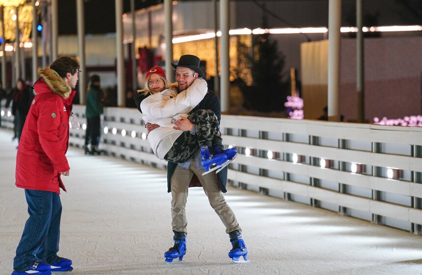 Один из самых длинных линейных катков в России открылся в "Коломенском" 23 фото