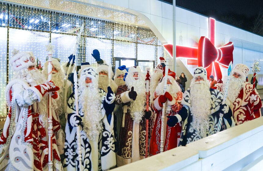 Один из самых длинных линейных катков в России открылся в "Коломенском" 7 фото