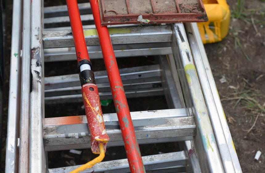 Стену дома на Мясницкой украсили социальным мото-граффити 11 фото