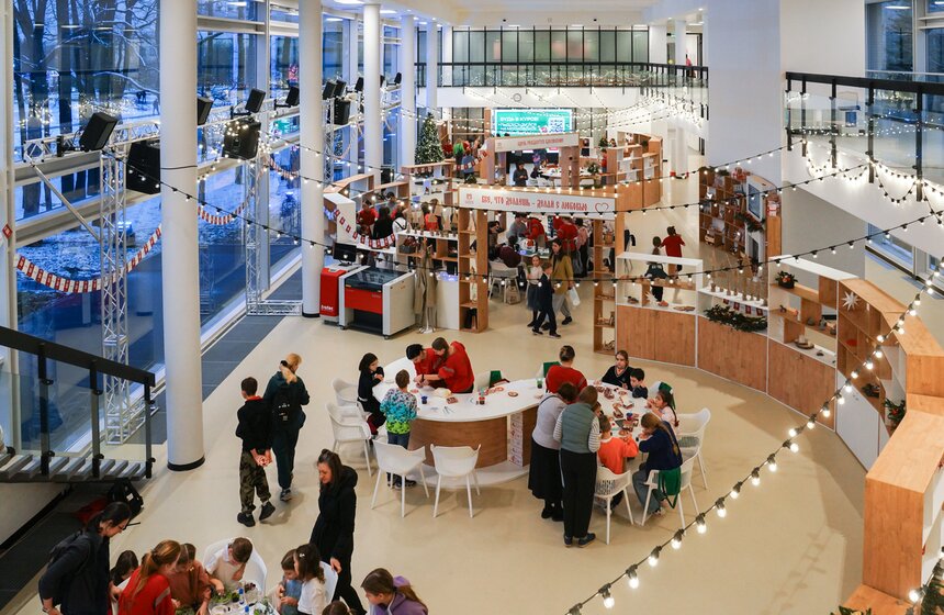 Площадка проекта "Зима в Москве" открылась на Воробьевых горах 4 фото