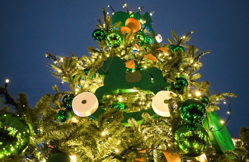 Выставка дизайнерских елей открылась в Москве 3 фото