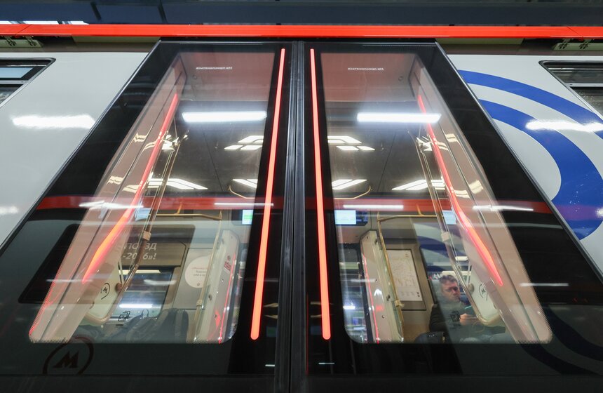 На Замоскворецкую линию метро вышел состав серии "Москва-2026" 4 фото