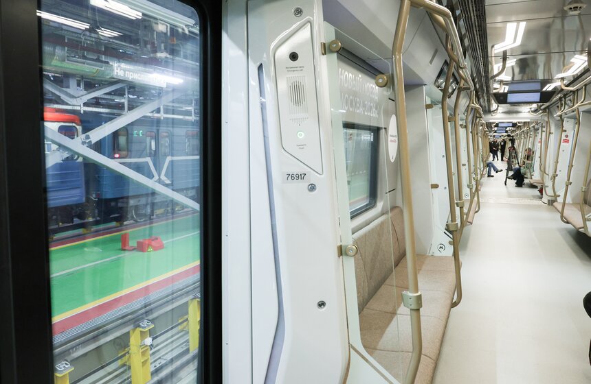 На Замоскворецкую линию метро вышел состав серии "Москва-2026" 10 фото