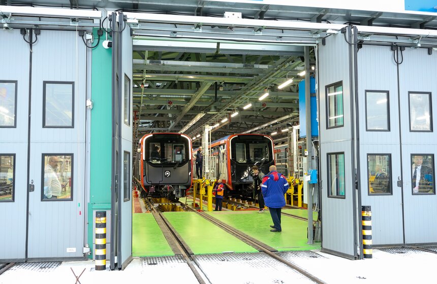 На Замоскворецкую линию метро вышел состав серии "Москва-2026" 14 фото