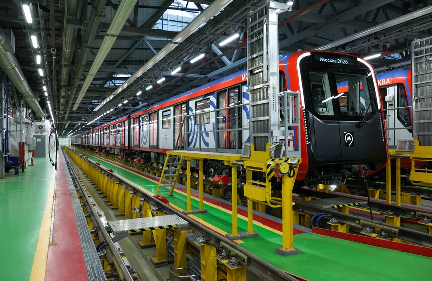На Замоскворецкую линию метро вышел состав серии "Москва-2026" 5 фото