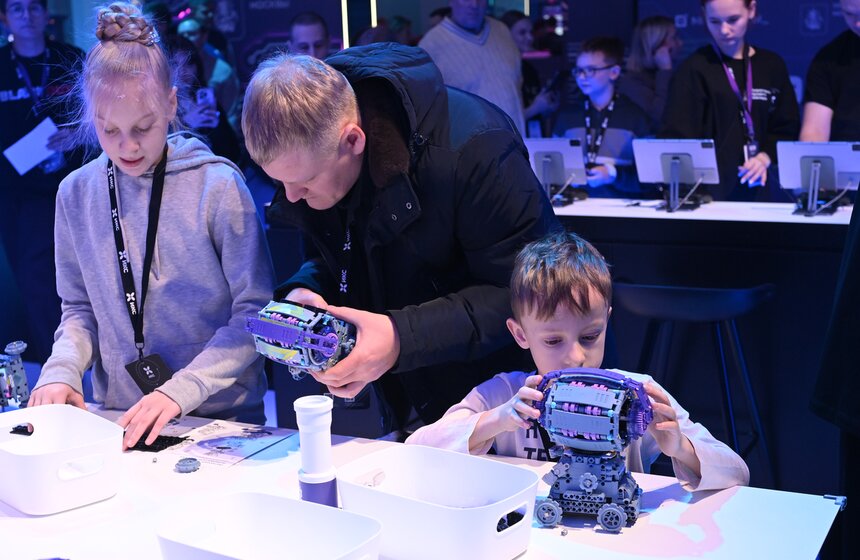 В Москве завершился международный чемпионат "Битва роботов" 5 фото