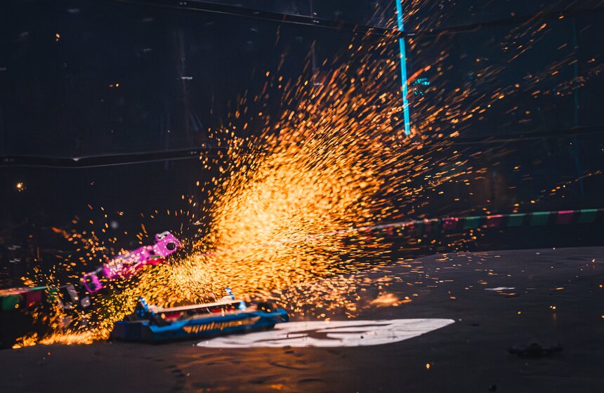 В Москве завершился международный чемпионат "Битва роботов" 23 фото