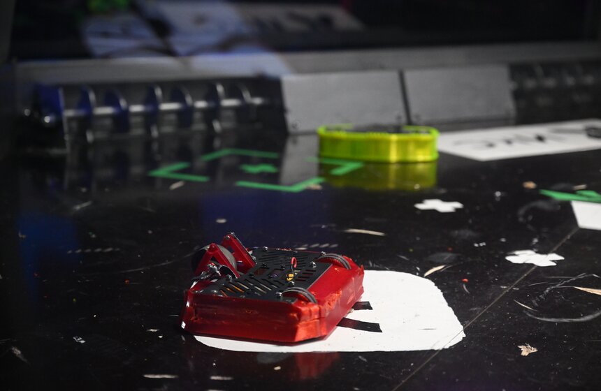 В Москве завершился международный чемпионат "Битва роботов" 20 фото