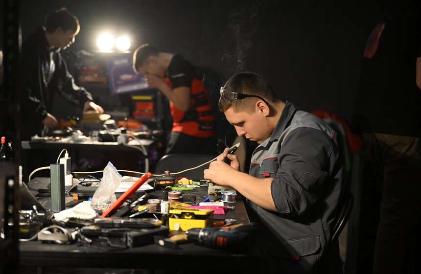 В Москве завершился международный чемпионат "Битва роботов" 8 фото