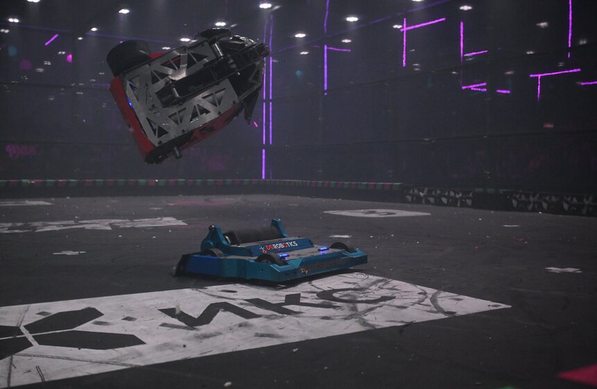 В Москве завершился международный чемпионат "Битва роботов" 24 фото