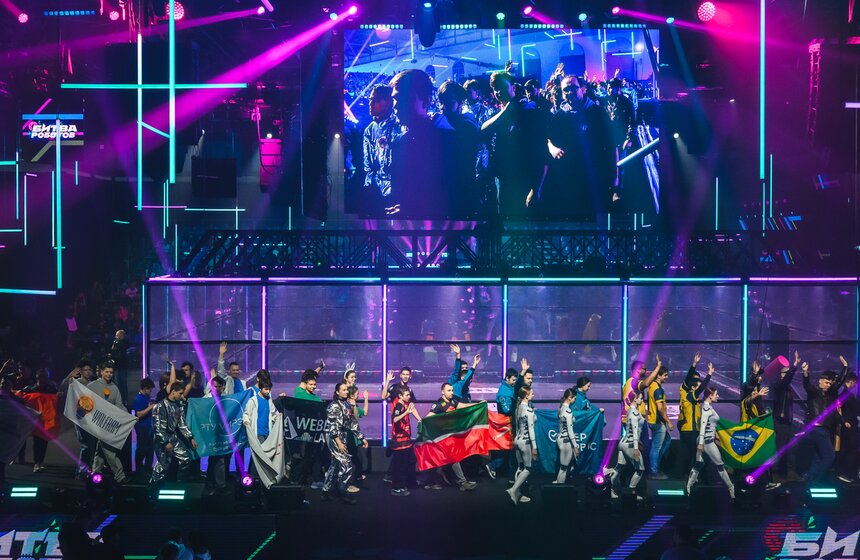 В Москве завершился международный чемпионат "Битва роботов" 15 фото