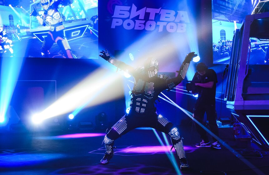 В Москве завершился международный чемпионат "Битва роботов" 14 фото