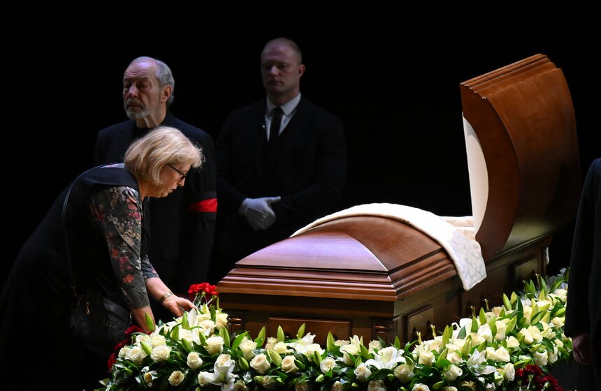 В Москве простились с актером Владимиром Симоновым 9 фото