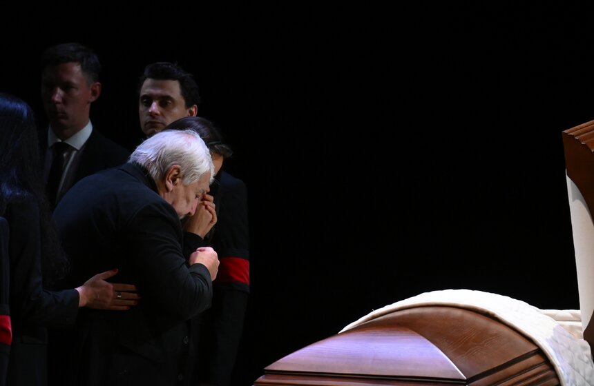 В Москве простились с актером Владимиром Симоновым 22 фото