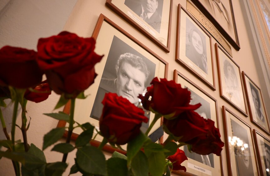 В Москве простились с актером Владимиром Симоновым 3 фото