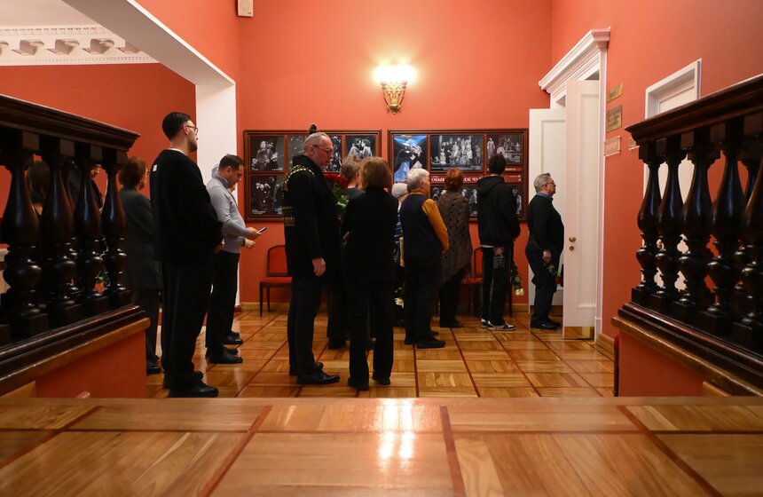 В Москве простились с актером Владимиром Симоновым 2 фото