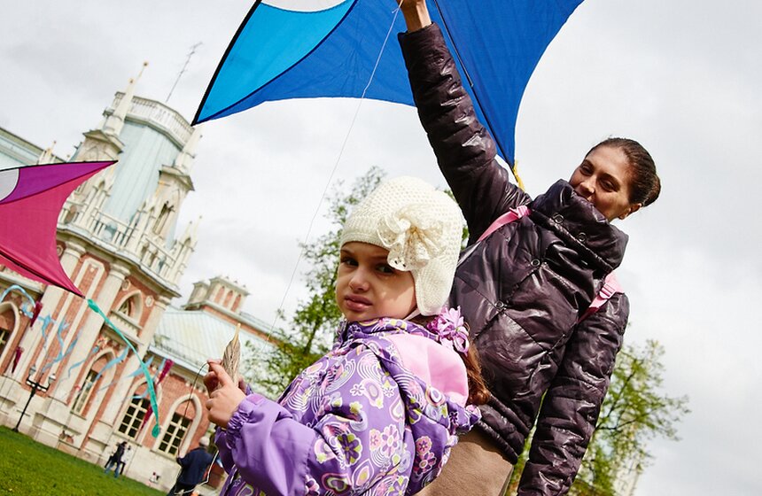 В "Царицыно" прошел поэтический фестиваль воздушных змеев 9 фото