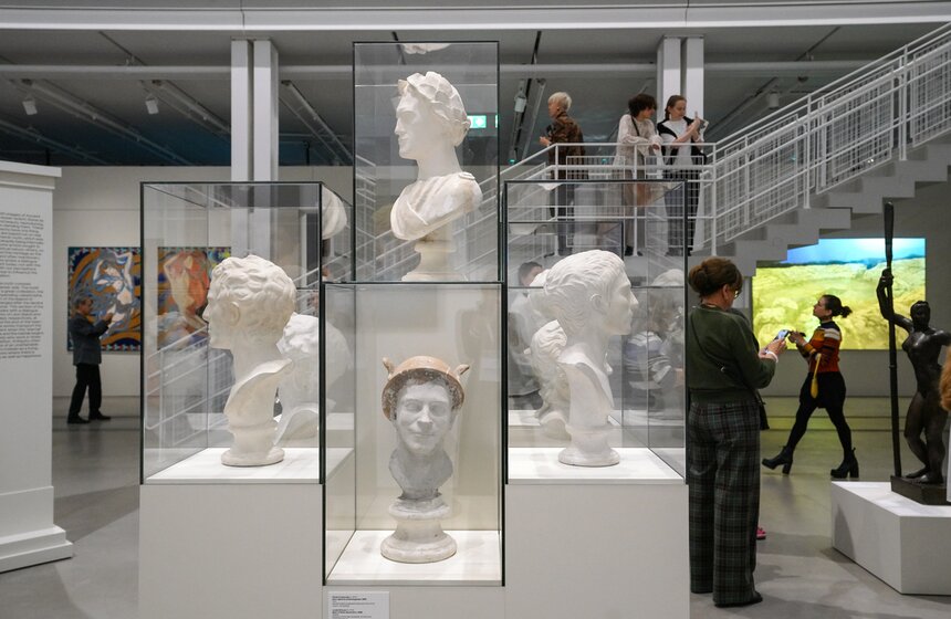 Выставка "Нетемные века. Новеллы о Средневековье и академизмах" открылась в Москве 22 фото