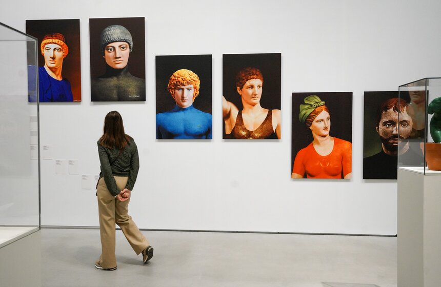 Выставка "Нетемные века. Новеллы о Средневековье и академизмах" открылась в Москве 19 фото