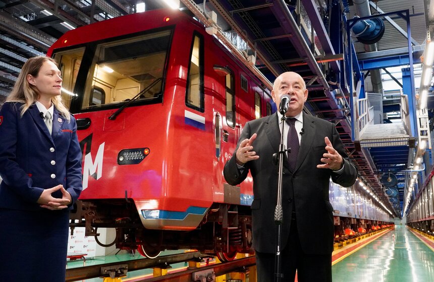 Тематический поезд к 15-летию Театра мюзикла запустили в московском метро 3 фото