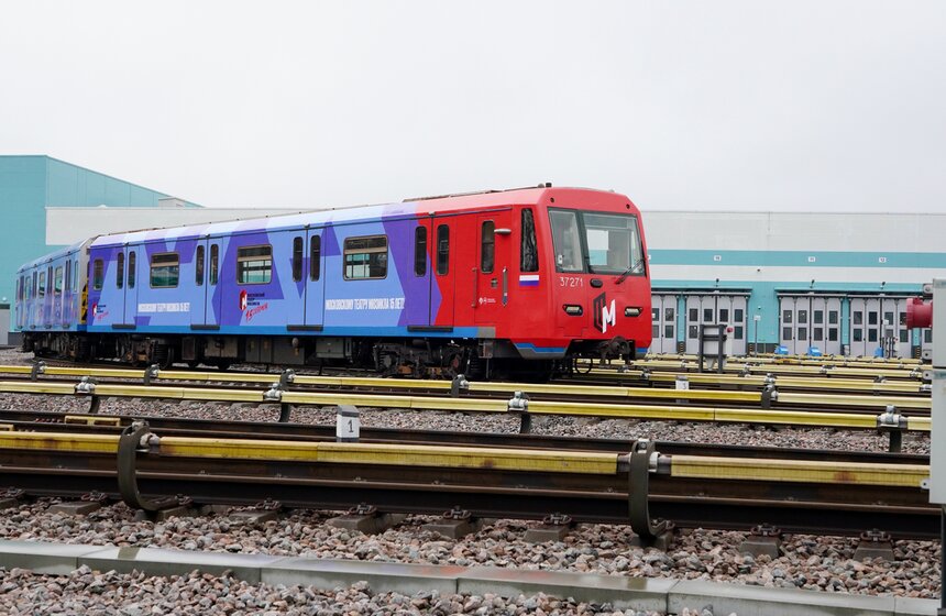 Тематический поезд к 15-летию Театра мюзикла запустили в московском метро 18 фото