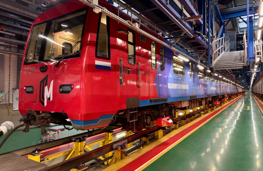 Тематический поезд к 15-летию Театра мюзикла запустили в московском метро 1 фото