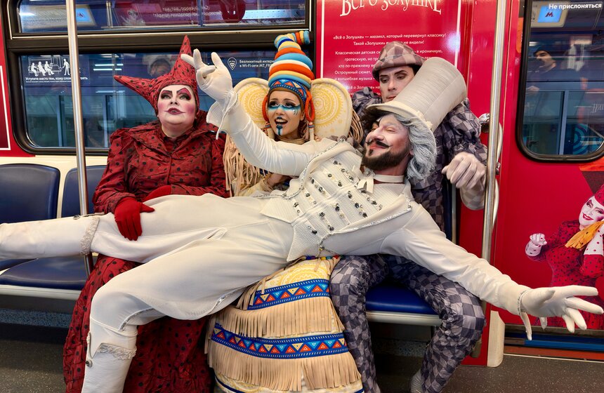 Тематический поезд к 15-летию Театра мюзикла запустили в московском метро 12 фото