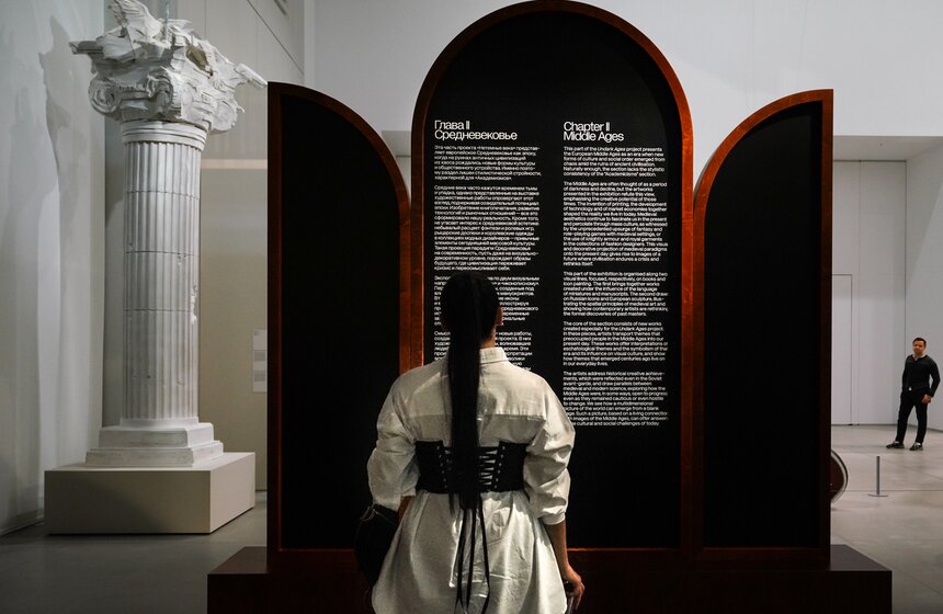 Выставка "Нетемные века. Новеллы о Средневековье и академизмах" открылась в Москве 13 фото