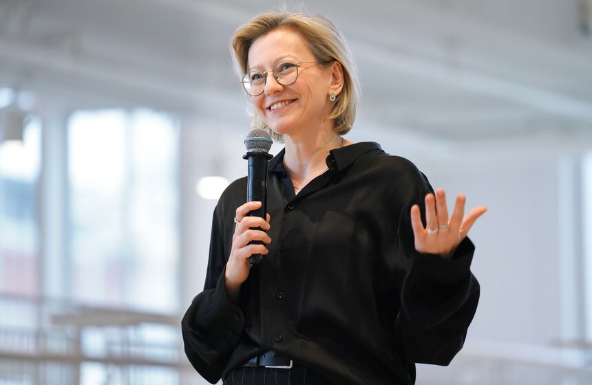 Выставка "Нетемные века. Новеллы о Средневековье и академизмах" открылась в Москве 2 фото