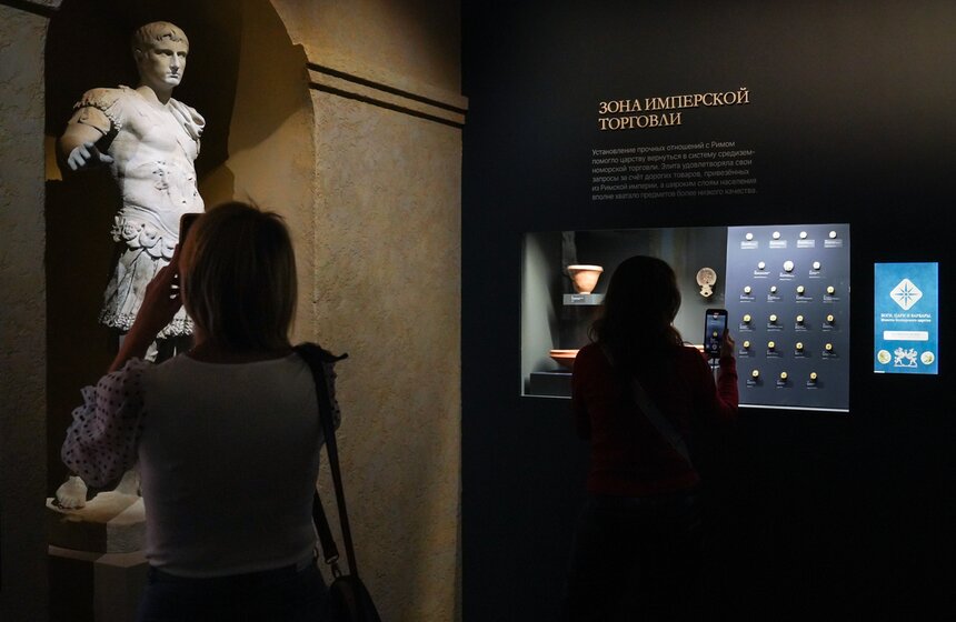 Выставка "Боги, цари и варвары. Монеты Боспорского царства" открылась в Музее нумизматики 15 фото