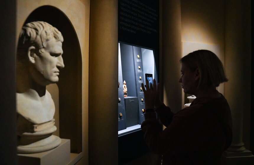 Выставка "Боги, цари и варвары. Монеты Боспорского царства" открылась в Музее нумизматики 5 фото