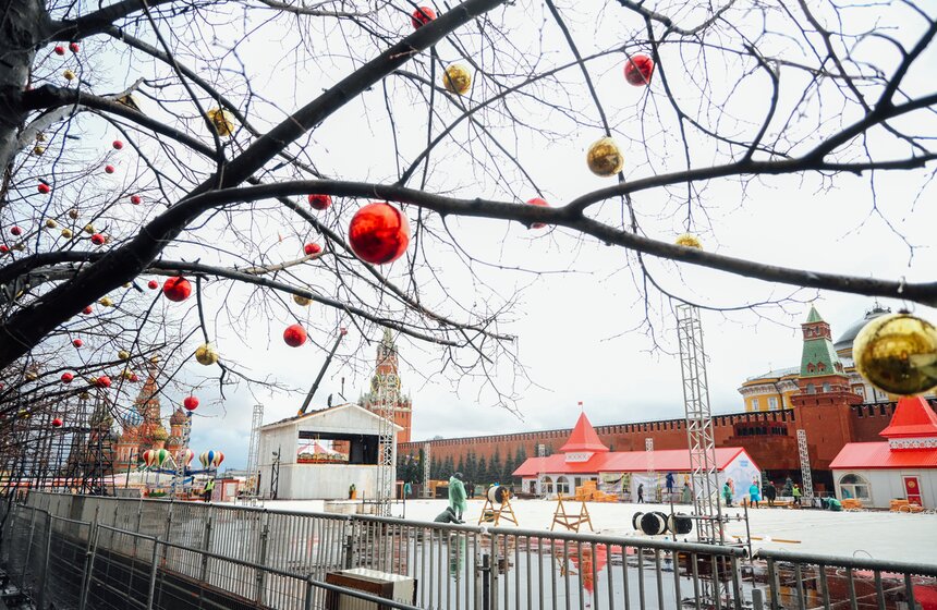 ГУМ-Каток и карусели скоро откроются на Красной площади 8 фото