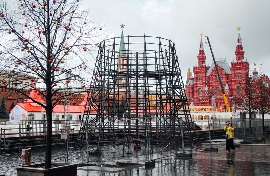 ГУМ-Каток и карусели скоро откроются на Красной площади 12 фото