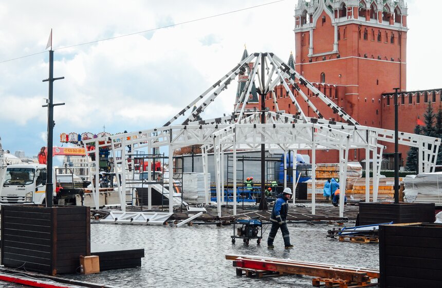 ГУМ-Каток и карусели скоро откроются на Красной площади 3 фото