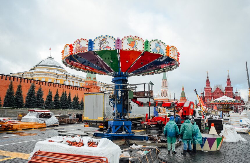 ГУМ-Каток и карусели скоро откроются на Красной площади 7 фото