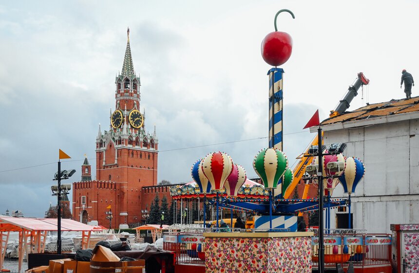 ГУМ-Каток и карусели скоро откроются на Красной площади 11 фото