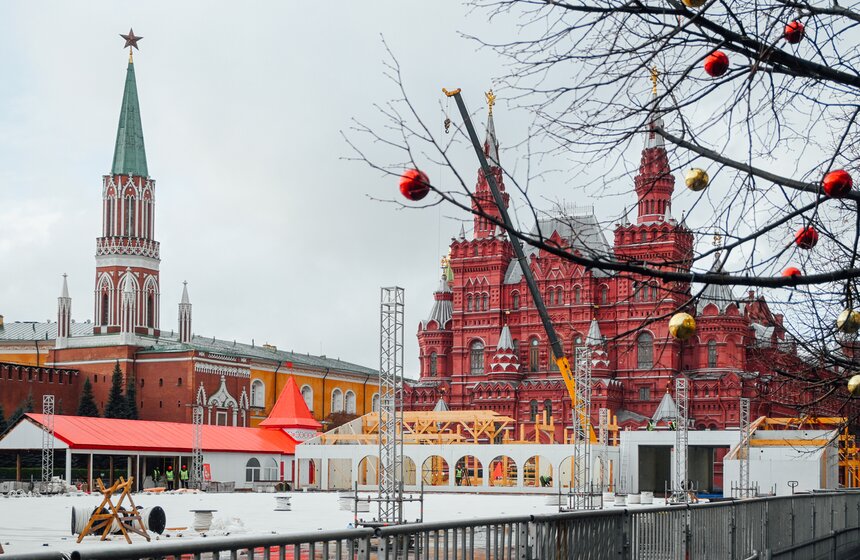 ГУМ-Каток и карусели скоро откроются на Красной площади 10 фото