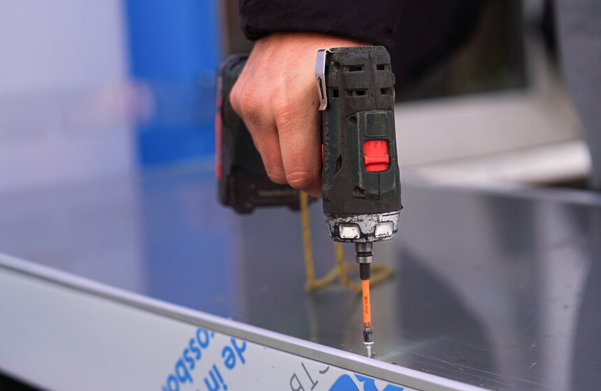 На ВДНХ завершается подготовка самого большого катка Москвы 13 фото