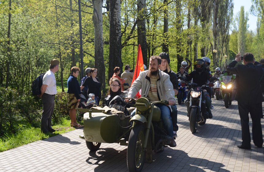 Пробег ретро-автомобилей "Наша Победа" прошел в Москве 13 фото